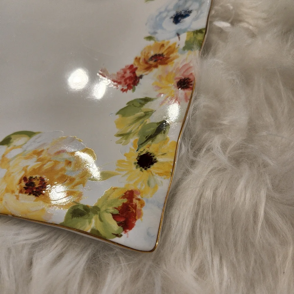 222 Fifth Georgette Rose Dinner Plates - Picture 2 of 5